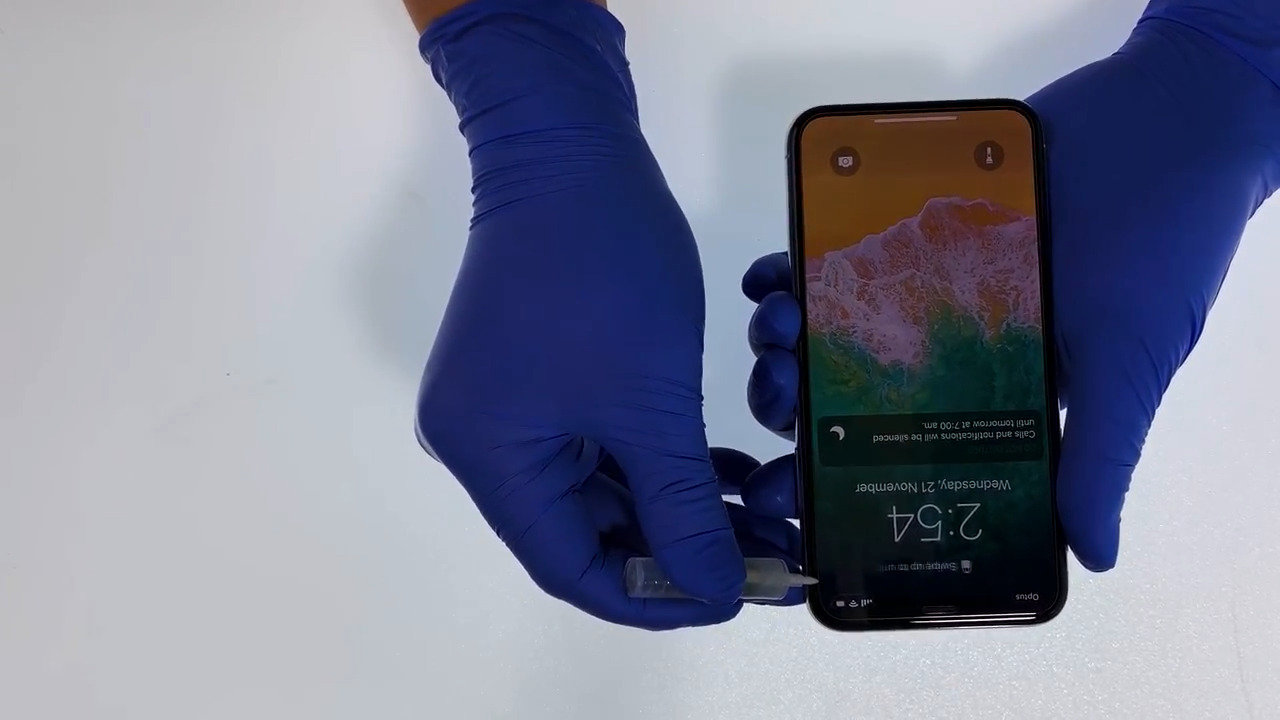 How to Apply the White Edge Revising Liquid for Tempered Glass Screen Protector